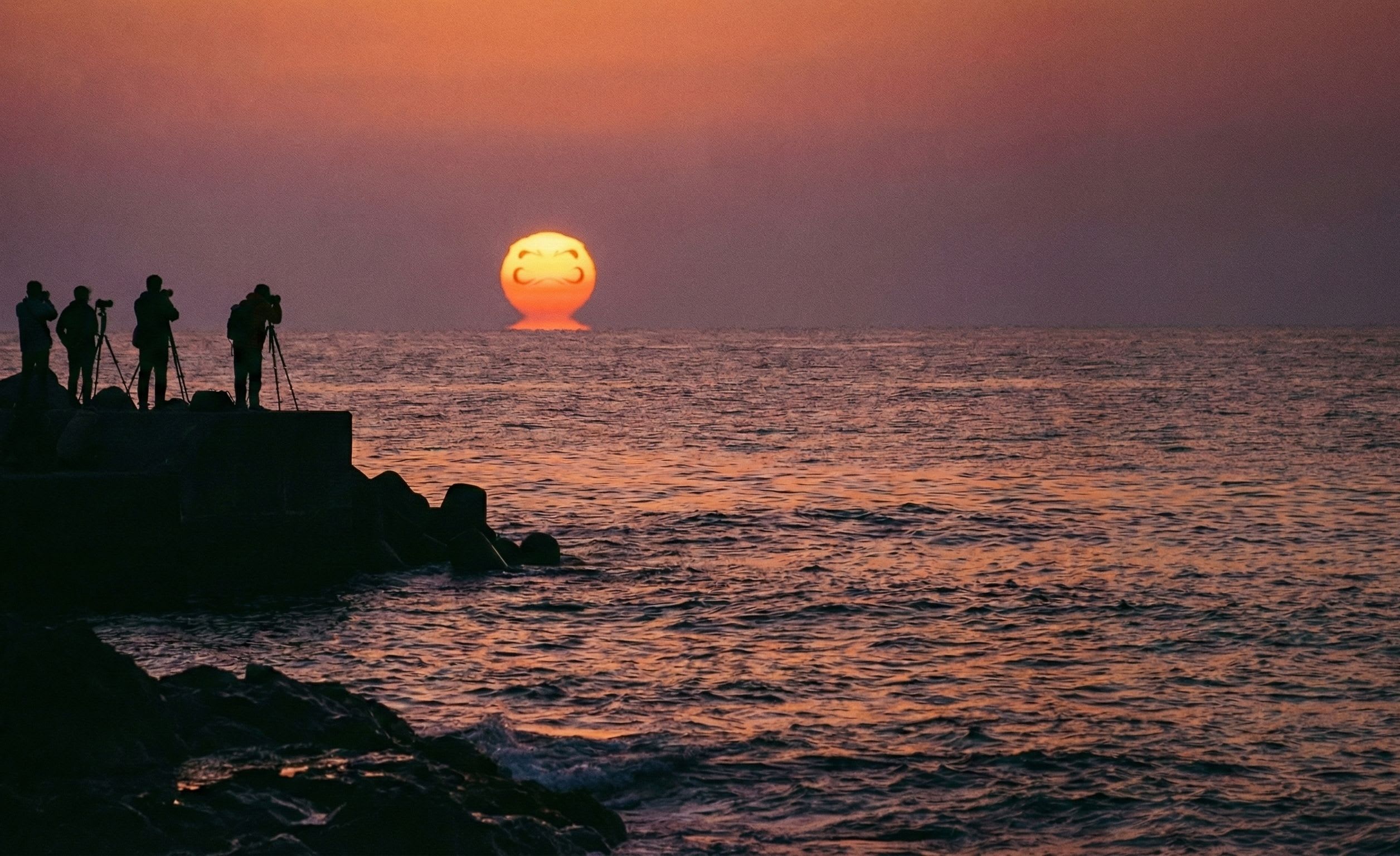 Daruma Yuuhi: When the Winter Sun Squashes Into a Mirage