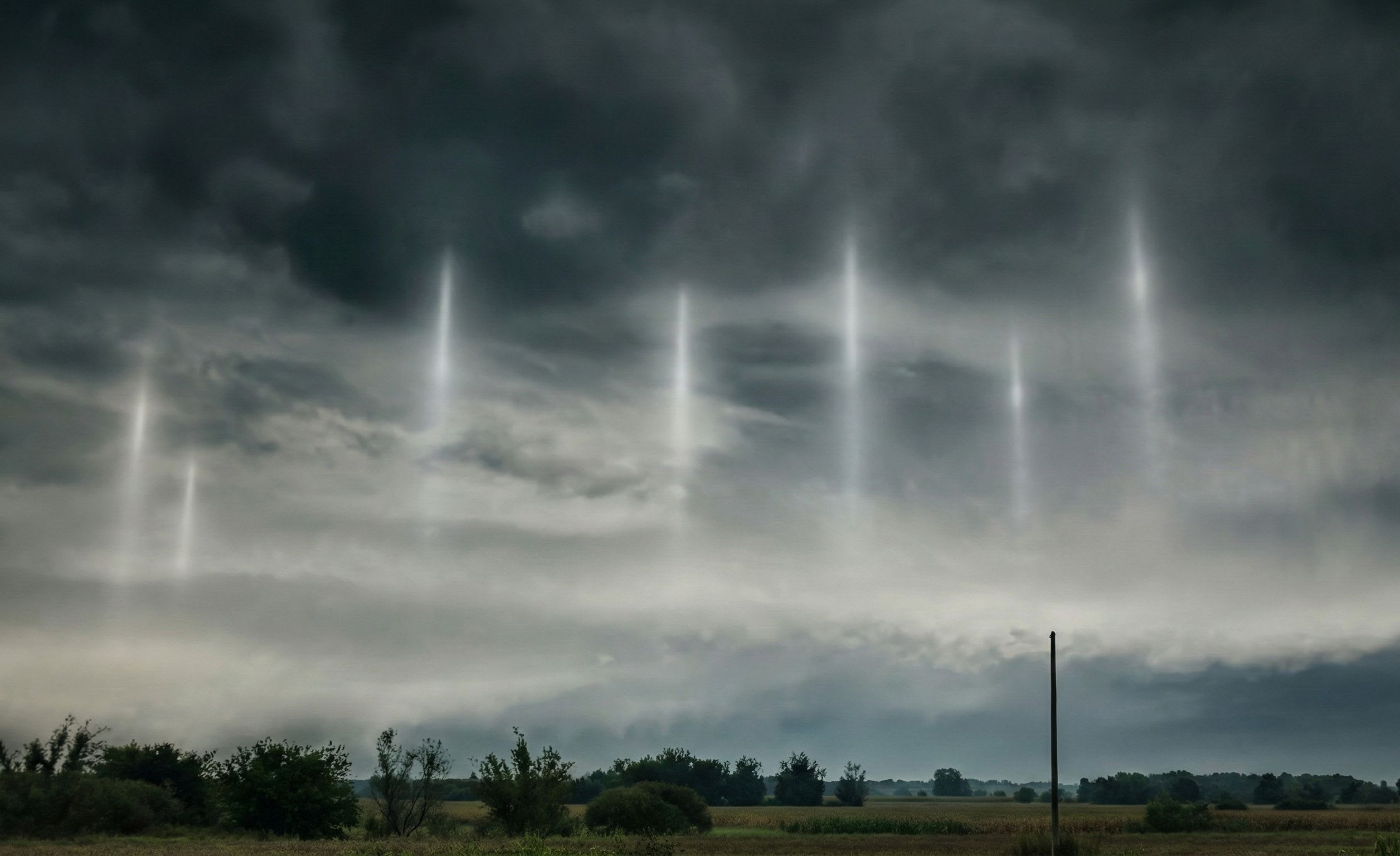 Isaribi Light Pillars: When Fishing Boats Draw Lines to the Sky